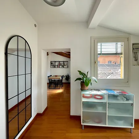 公寓 Charming Loft On A Square