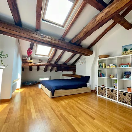 公寓 Charming Loft On A Square