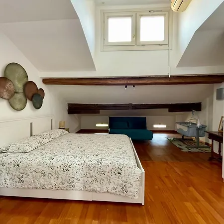 Charming Loft On A Square 博洛尼亚